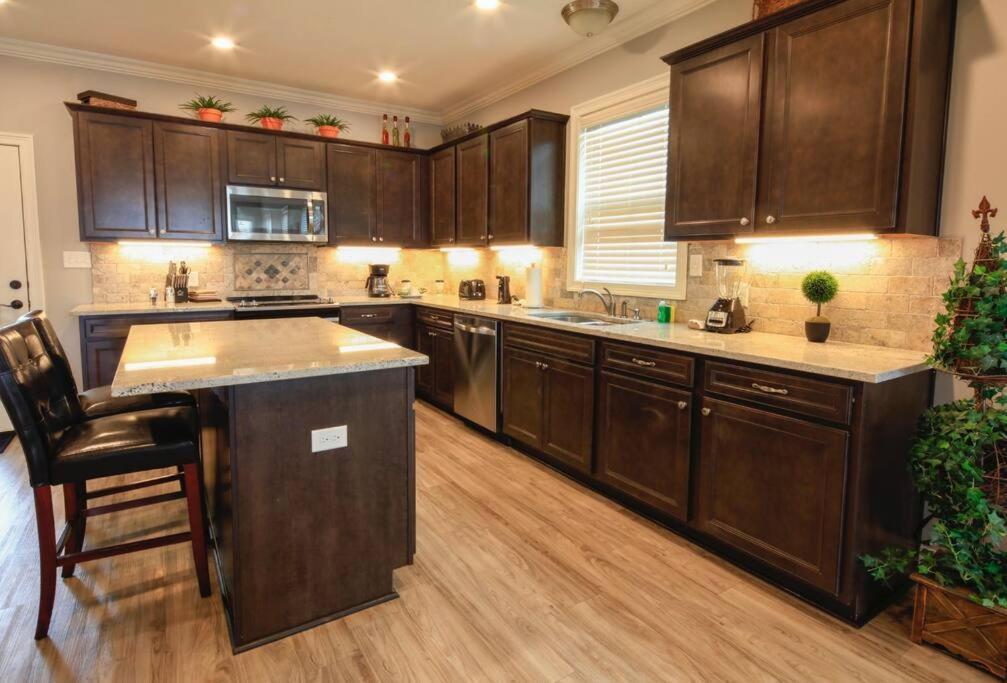 Luxury 2 Bedroom Townhouse #3 Лейк Чарльз Экстерьер фото